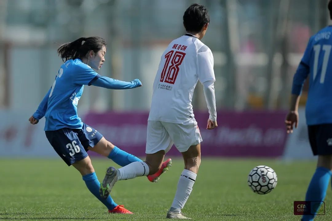 女足球员在国内足球赛事中崭露头角