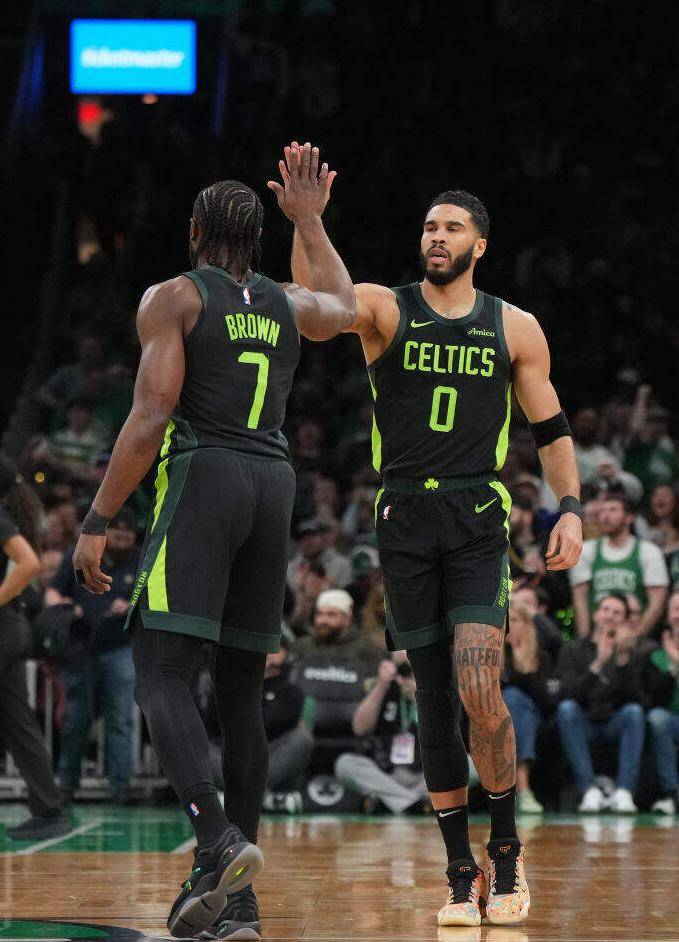 关于爆冷首场状态出色,巴塞罗那观众沸腾!,塔图姆重返赛场再创辉煌时刻的信息 关于爆冷首场状态出色,巴塞罗那观众沸腾!,塔图姆重返赛场再创辉煌时刻的信息